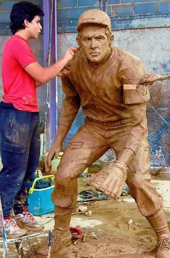 Estatua-Aparicio3.jpg