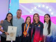 La nadadora Anastasia Roque recibió condecoración de la Alcaldía de Maracaibo
