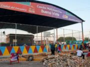 Rehabilitan cancha y construyen parque infantil en Buena Vista