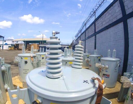Gobernación del Zulia y Corpoelec distribuyen 16 transformadores en el Sur del Lago