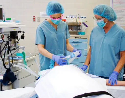 Enfermería: el equipo que aplica ciencia médica con calidez humana