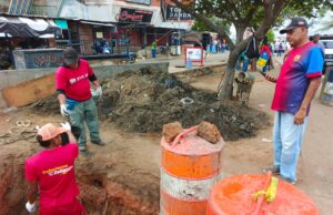 Gobernación del Zulia limpia drenajes del Mercado Las Playitas de Maracaibo