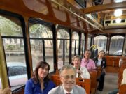 ¡Invitados de lujo! Embajador de Italia disfrutó de un paseo en tranvía