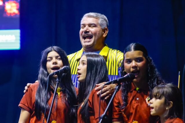 Gobernador-becas.jpg