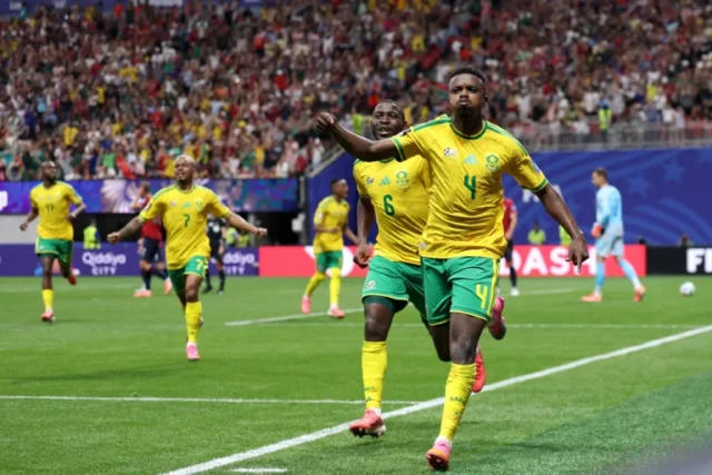 gol-1-sudafrica-mokohena-celebracion.webp