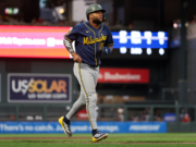 Lara y Chourio protagonistas en la paliza que Milwaukee le dio a los Rockies