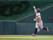 Altuve largó el noveno, pero no evitó caída de Houston