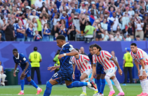 FIEBRE MUNDIAL: «El Capitán» Mbappé con penal metió a Francia en cuartos