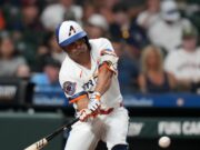 Altuve llegó a 20 multihits y quedó a dos sencillos de Bob Abreu