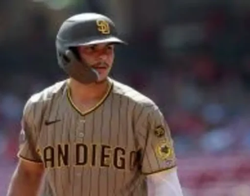 Un triple, prrimer hit de Ethan Salas en las grandes ligas
