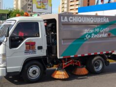 La Chiquinquireña y La Parroquiana, «Las Barredoras» que trajo Di Martino, recorren Maracaibo para tener una ciudad más limpia