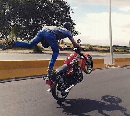 Polimaracaibo y Seguridad Ciudadana sancionarán a motorizados que hagan motopiruetas en vías públicas