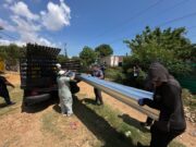 ¡Respuesta a la emergencia!: Alcaldía de Maracaibo reemplaza techos a casas en Santa Rosa de Agua afectadas por la tormenta